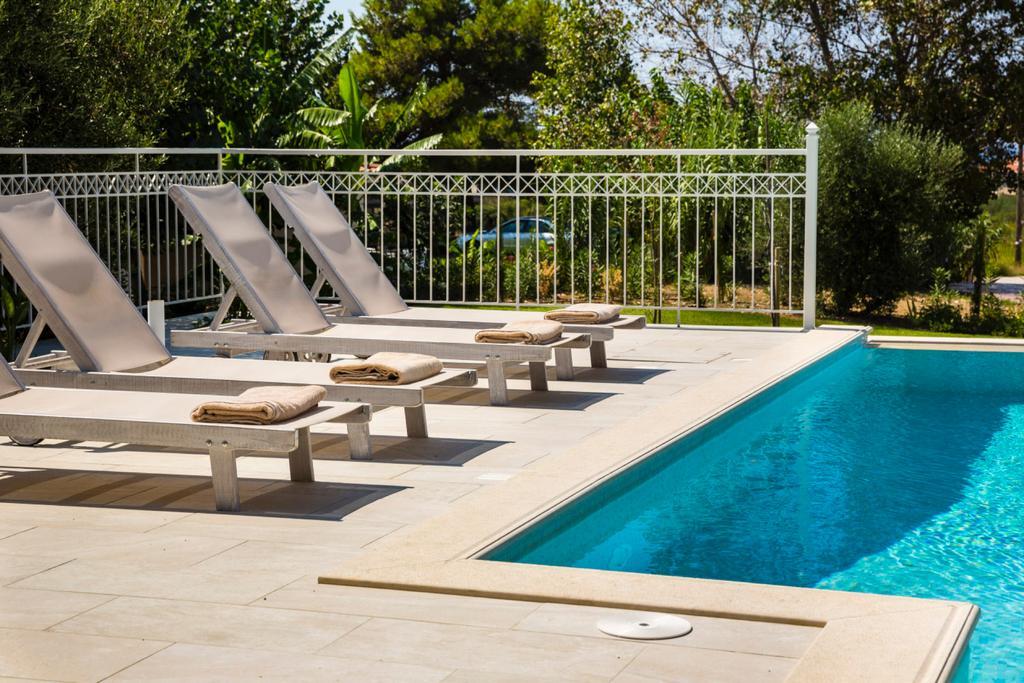 Afrodite Luxury Villa Свороната Екстериор снимка